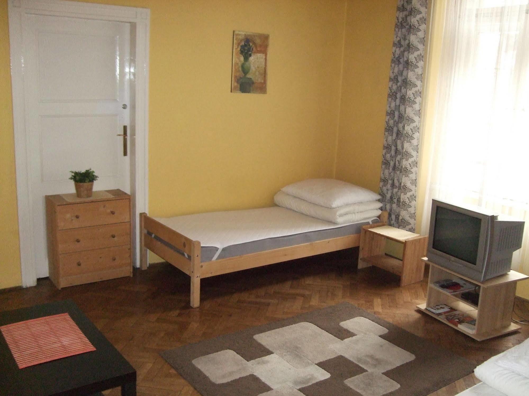 Old Walls Hostel Krakow Dış mekan fotoğraf