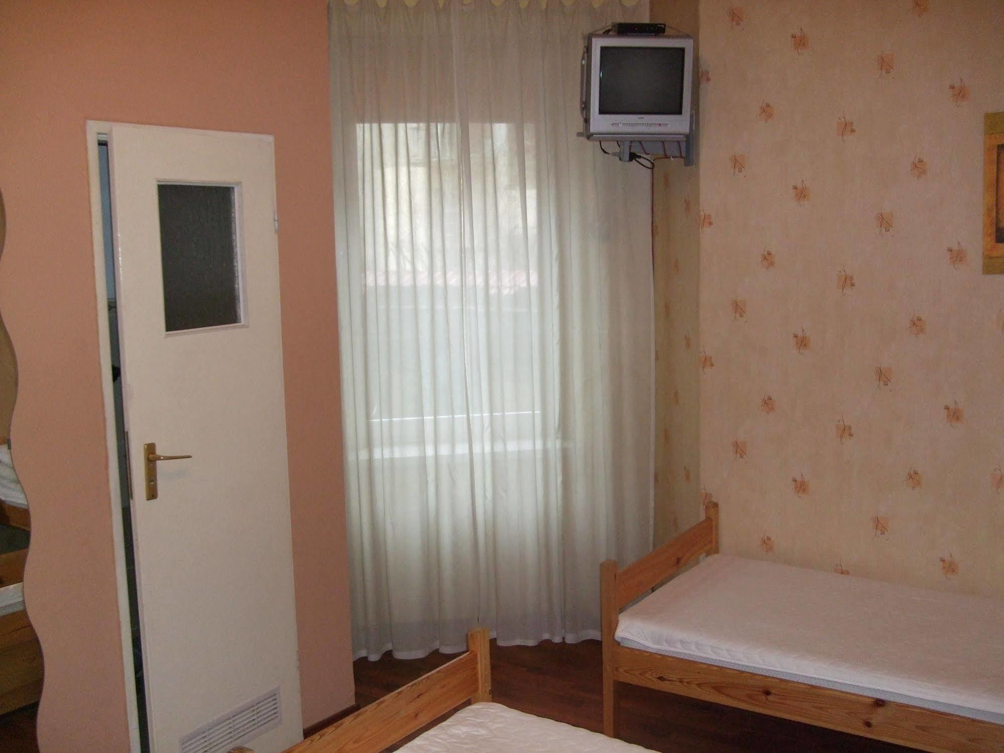 Old Walls Hostel Krakow Dış mekan fotoğraf