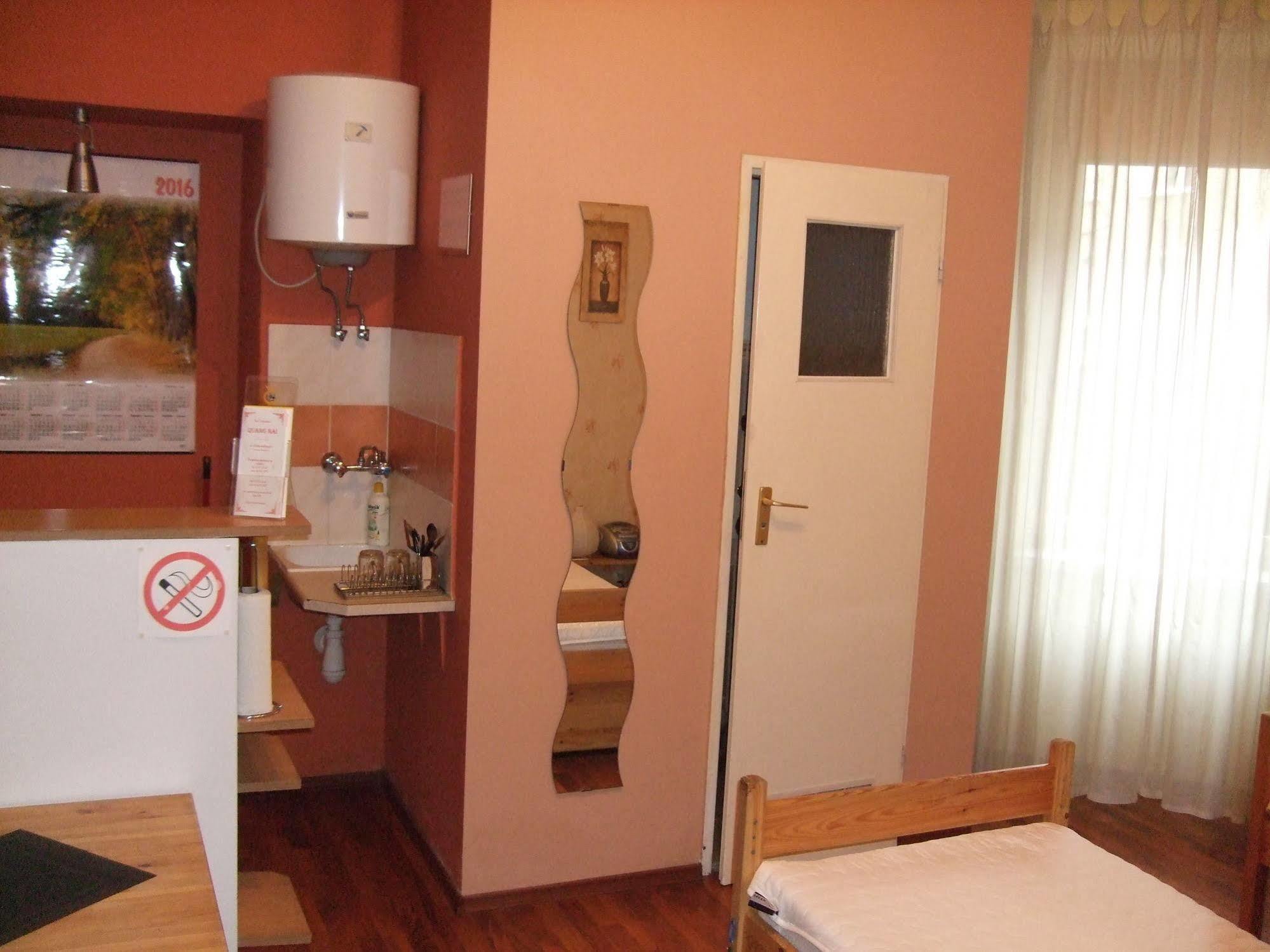 Old Walls Hostel Krakow Dış mekan fotoğraf
